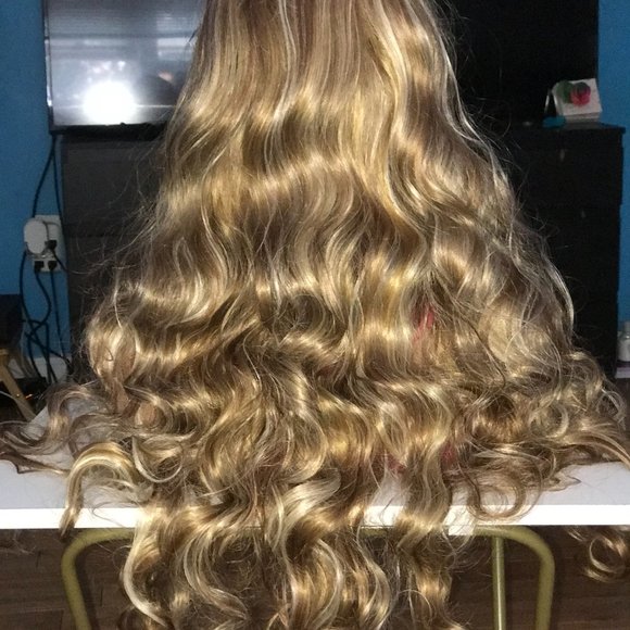 Beautiful Lace Front Wig, Light Brown/Blonde Mix, long 26 inches - Picture 5 of 10